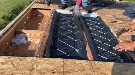 Como Instalar Baffles Vents En El Roofing Y El ático Baffles Attic