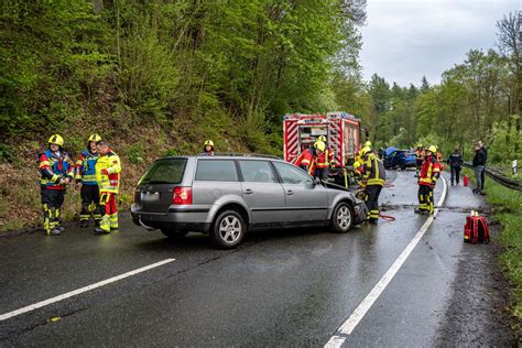 Unfall Zwei Verletzte Nach Frontalzusammensto Lokaldirekt