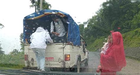 रातोप्लेटको गाडीले भाडाका यात्रु बोकेको विरोधमा यातायात व्यवसायी सडकमा Daraundi Gorkha S No 1