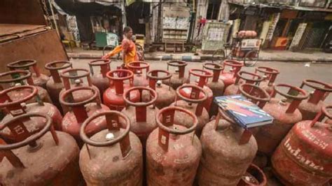 Pm Modi Announces Rs Cut In Lpg Cylinder Price