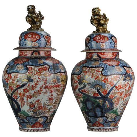 Japanese Imari Porcelain Vase For Sale at 1stDibs