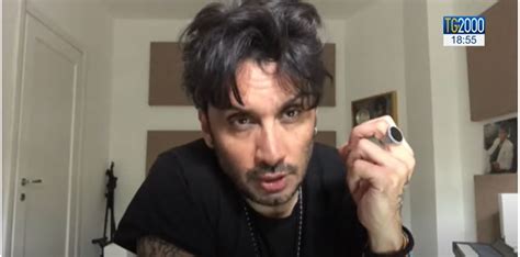 Fabrizio Moro Il Senso Di Ogni Cosareinterpretata Per Il Covid Tv