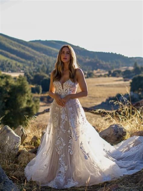 Essense Of Australia D La Bella Sposa