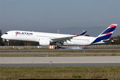 A7 AMB Qatar Airways Airbus A350 941 Photo By Sierra Aviation