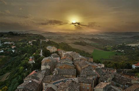 Voc Pode Alugar Uma Vila Italiana Inteira Seu Pr Prio Castelo Por