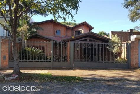 RESIDENCIA EN BARRIO LOS LAURELES ZONA ANDE 1411147 Clasipar En