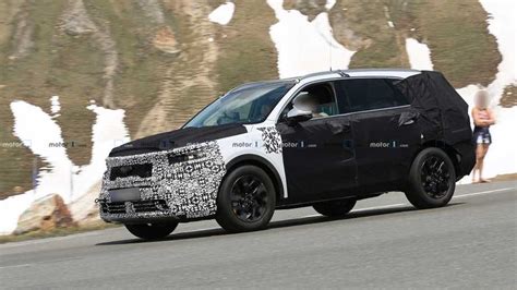 Next Gen Kia Sorento Spied Expected To Debut For 2021 Model Year