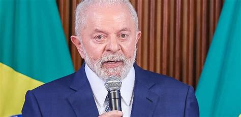 Lula assina decreto que determina salário mínimo de R 1 412 para 2024