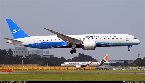 B Xiamen Airlines Boeing Dreamliner Photo By Huangchengjen