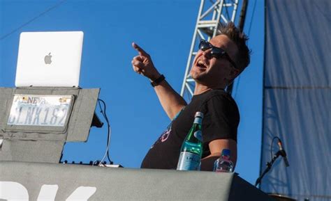 Blink S Mark Hoppus Files Lawsuit Against Neighbors For Overgrown