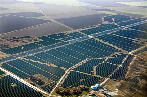 Köthen aus der Vogelperspektive Solarpark auf dem Flugplatz Köthen im