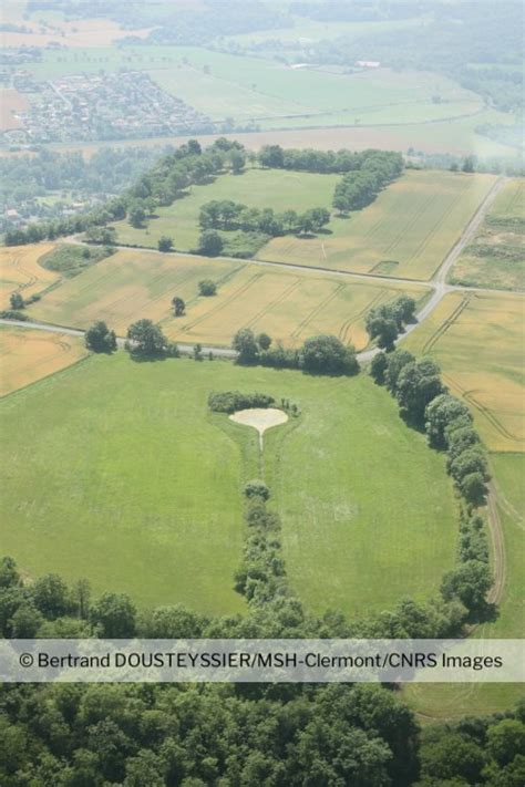 Vue A Rienne Du Puy De Corent Pr S De Clermont Ferrand Cnrs Images