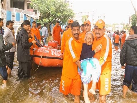 Sangli Kolhapur Flood More Then 4 5 Lakh People Rescue By Various