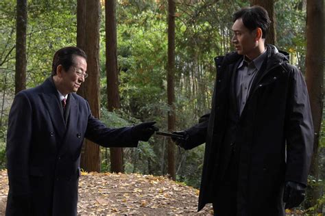 【写真 45枚】テレビ朝日提供 相棒season21：第19話「再会」 右京と薫が山中で拉致 謎の白装束集団？ Mantanweb