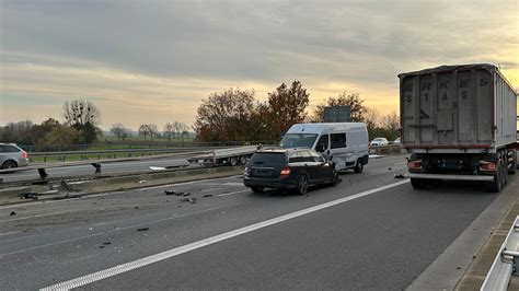 Schwerer Unfall Auf Der A Zwischen H Ckelhoven Ratheim Und Heinsberg