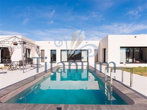 Vivienda Exclusiva De Obra Nueva De 780 M2 En Venta Guardamar Del