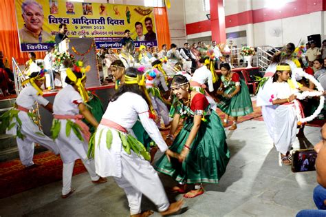 विश्व आदिवासी दिवस विधान सभा अध्यक्ष कलेक्टरएसपी जनप्रतिनिधियों