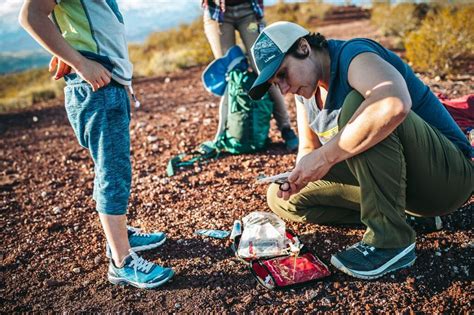 Perlengkapan Naik Gunung Wajib Untuk Pemula Rakamin Academy