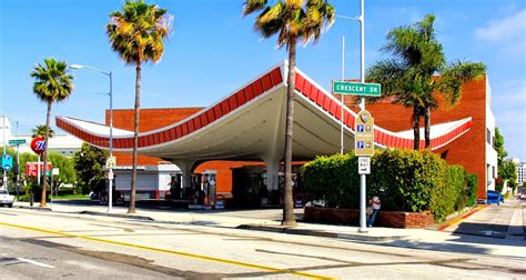 Union 76 gas station at Crescent Dr and Santa Monica Blvd, Beverly Hills