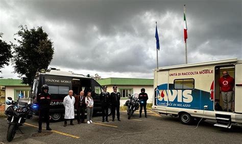 I Carabinieri Donano Il Sangue Autoemoteca AVIS Alla Caserma Di