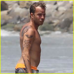 Stephen Dorff Takes A Shirtless Swim In The Ocean Shirtless Stephen