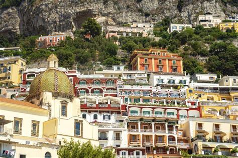 Vistas A Los Edificios Del Pueblo Positano De La Costa Amalfi Italia