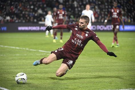 Transferts Thomas Delaine Signe Strasbourg Officiel Foot