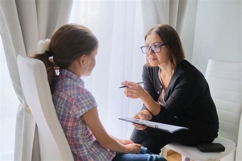 Fiche Métier Conseiller Social Salaire étude Rôle Et Compétence