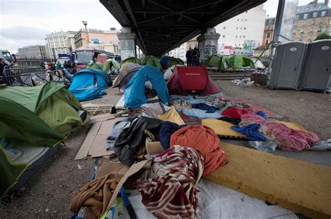 Paris Plus De Migrants Vacu S Des Campements Porte De La Chapelle