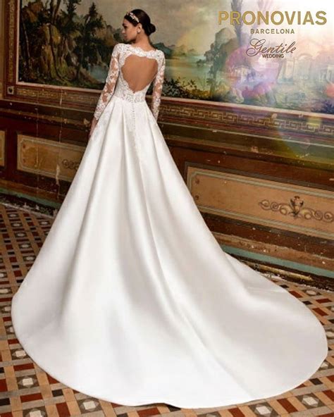 Il Pizzo E Il Mikado Si Fondono In Questo Elegante Abito Da Sposa Stile