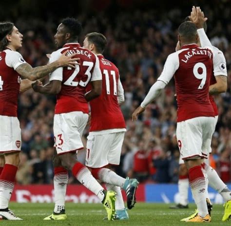 sp Fußball England Arsenal Özil Meldung 2 Turbulenter Auftakt in