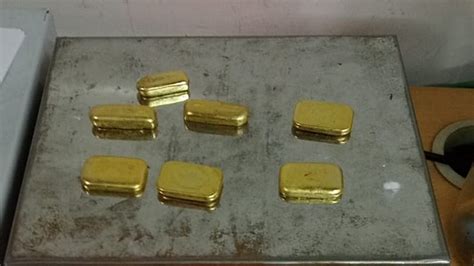 Dombivli Man Arrested While Smuggling Gold Worth Rs 1 45 Crore Mumbai