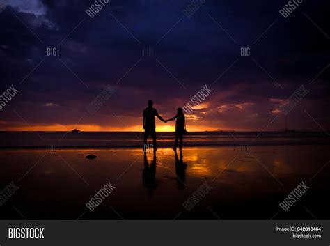 Imagen Y Foto Silhouette Couple Prueba Gratis Bigstock