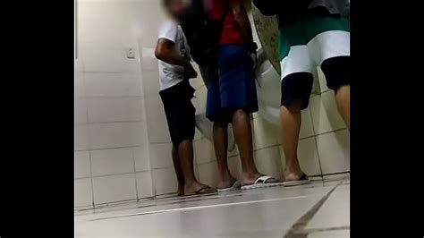 Pegação gay no banheirão publico Videos Porno Gay Sexo Gay