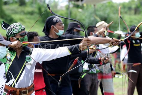 Latihan Olahraga Panahan Tradisional Antara Foto