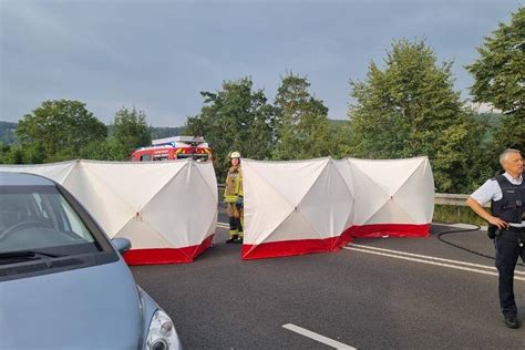 Weinheim Maskierter greift Einsatzkräfte nach Unfall an Update plus