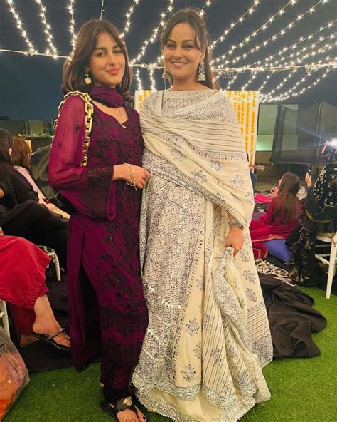 Latest Beautiful Clicks Of Javeria Abbasi With Daughter Anzela Abbasi