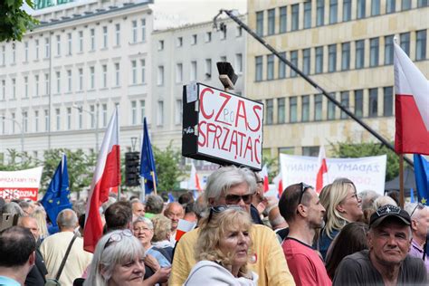 Tłumy na placu Wolności na wiecu Donalda Tuska w Poznaniu Codzienny