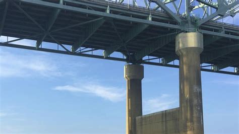 Kayakers Photos Show Crack In Closed I 40 Bridge In 2016