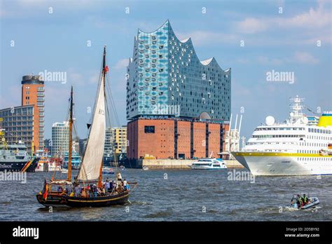 Deutschland Hansestadt Hamburg Hamburger Hafen Hafengeburtstag