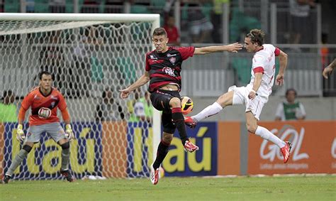 Inter Arranca Empate Do Vit Ria Em Salvador Brasil