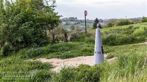 Grenspalen Op De Grens Van Belgi En Nederland