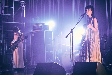 羊文学（photo By Tetsuya Yamakawa） Homecomingsが羊文学迎えた特別な一夜、新曲「here」も