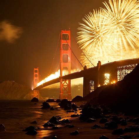 Fireworks by the Golden Gate bridge : pics