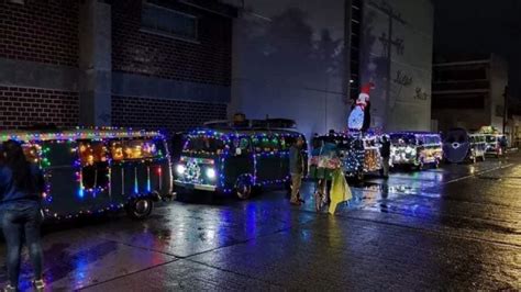 Llega ahora caravana navideña de luces pero con combis Volkswagen La