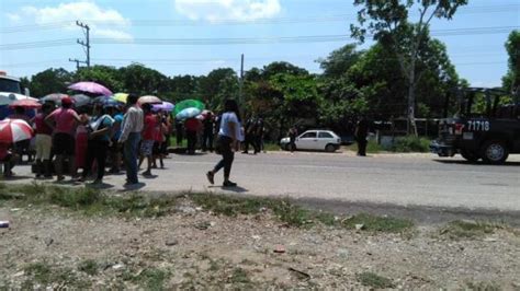 Bloquean La Villahermosa Teapa Por Falta De Agua En Bicentenario