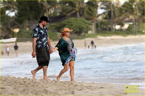 Jessica Simpson On The Beach In Hawaii 04 Gotceleb