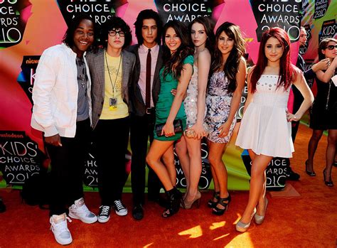 Is Ariana Grande Friends With the Cast of 'Victorious'? Here's What ...