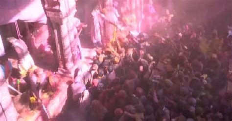 Holi Celebrated In Banke Bihari Mandir - medianews18