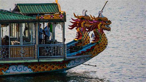 Dragon Boat Perfume River | Vietnam's Best Travel Experiences